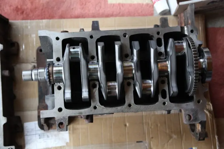 R53 Mini Engine with Crankshaft